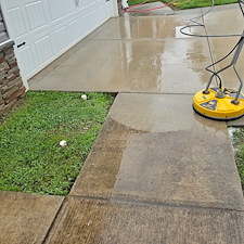 House-Softwash-Driveway-Pressure-Washing-Trex-Deck-Cleaning-in-Columbia-TN 2